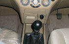 Chevrolet Aveo 1.4 LS Gear Shifter Pictures